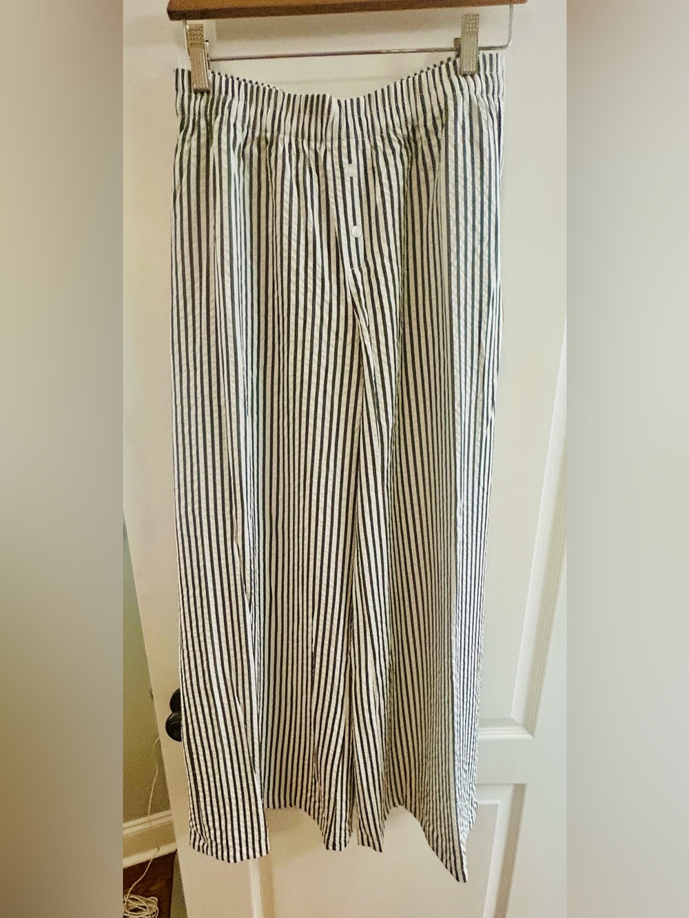 Sincerely Jules Green & White Stripped pull-on pants - M